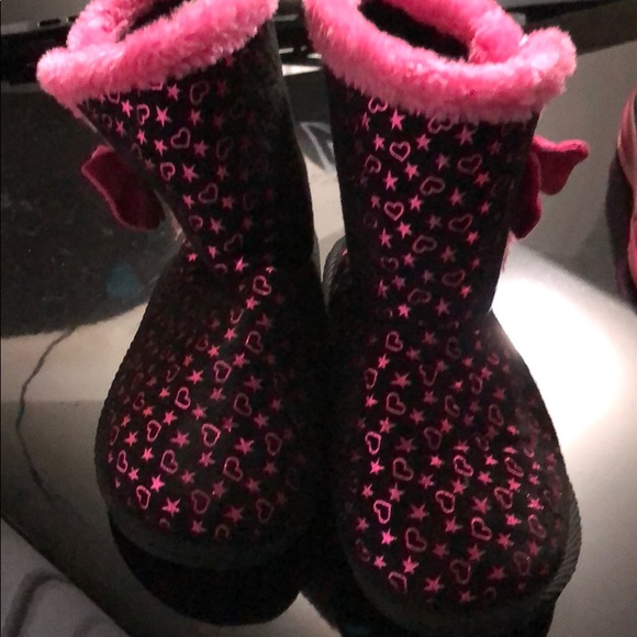 Shoes - Picture 3 of 8